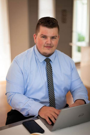 Can IT-support and customer-support exist in the same business?