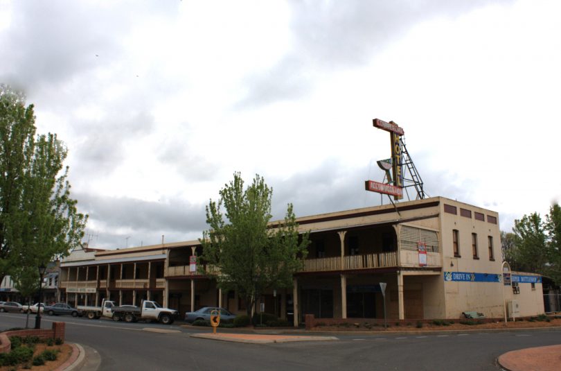 Exterior of Commercial Hotel in Yass